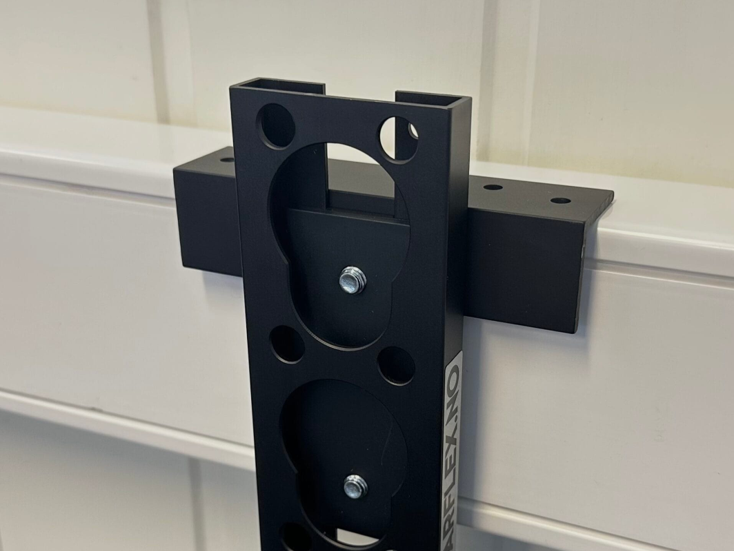 Ceiling & floor attachment