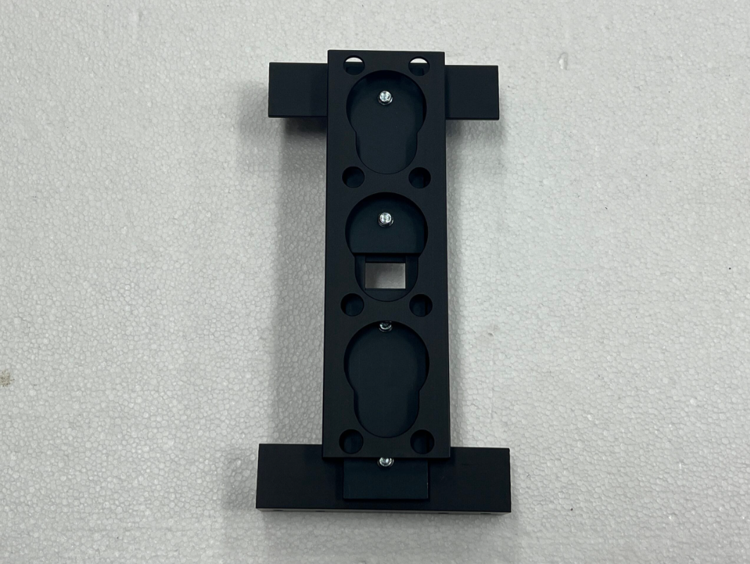 Ceiling & floor attachment