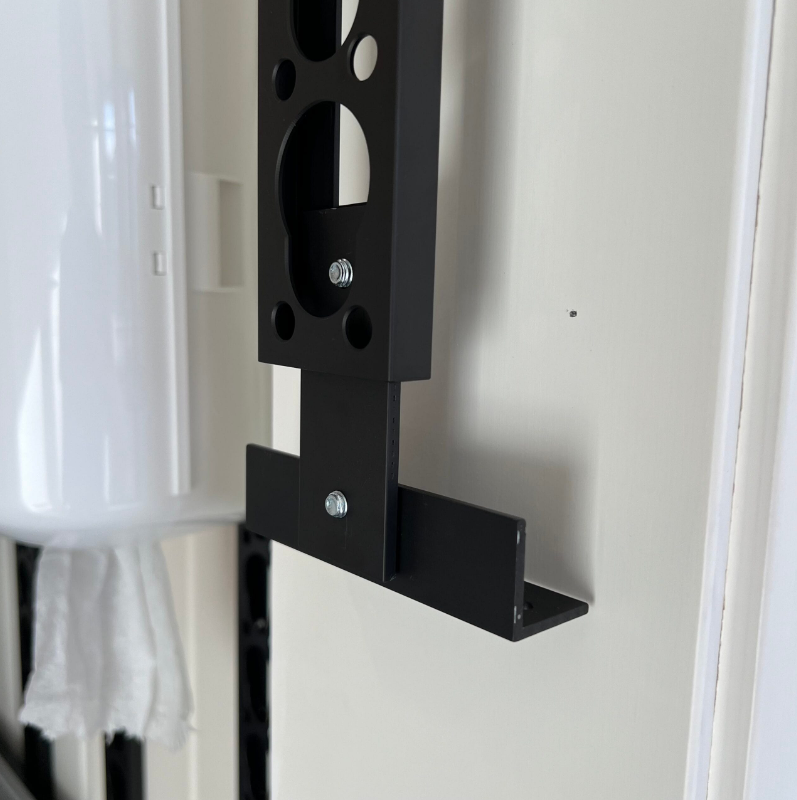 Ceiling & floor attachment